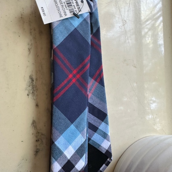 NWT Men’s express tie - Picture 2 of 4